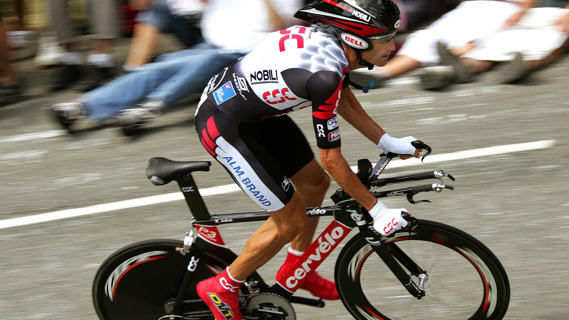 开云体育入口-荷兰踏平马德里竞技，伊萨克如何从北欧寒风中走出，成为撕裂钢铁防线的关键先生